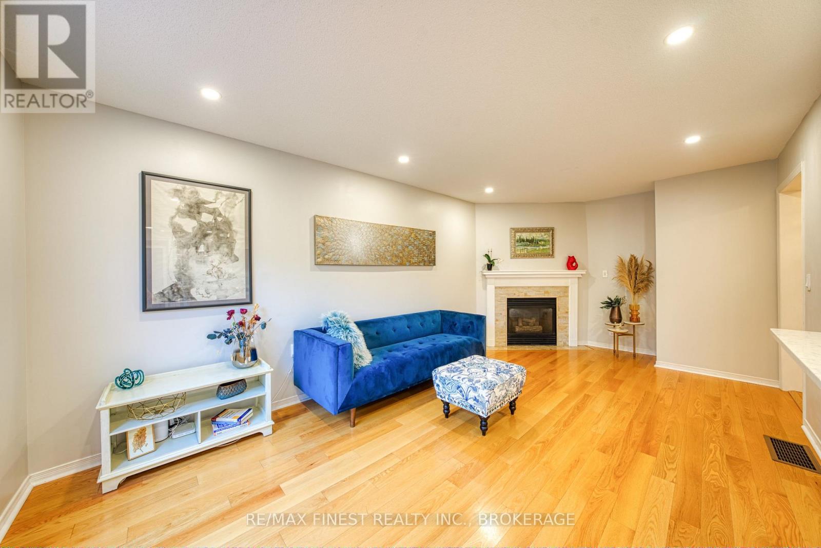 719 WOODSIDE DRIVE - 21