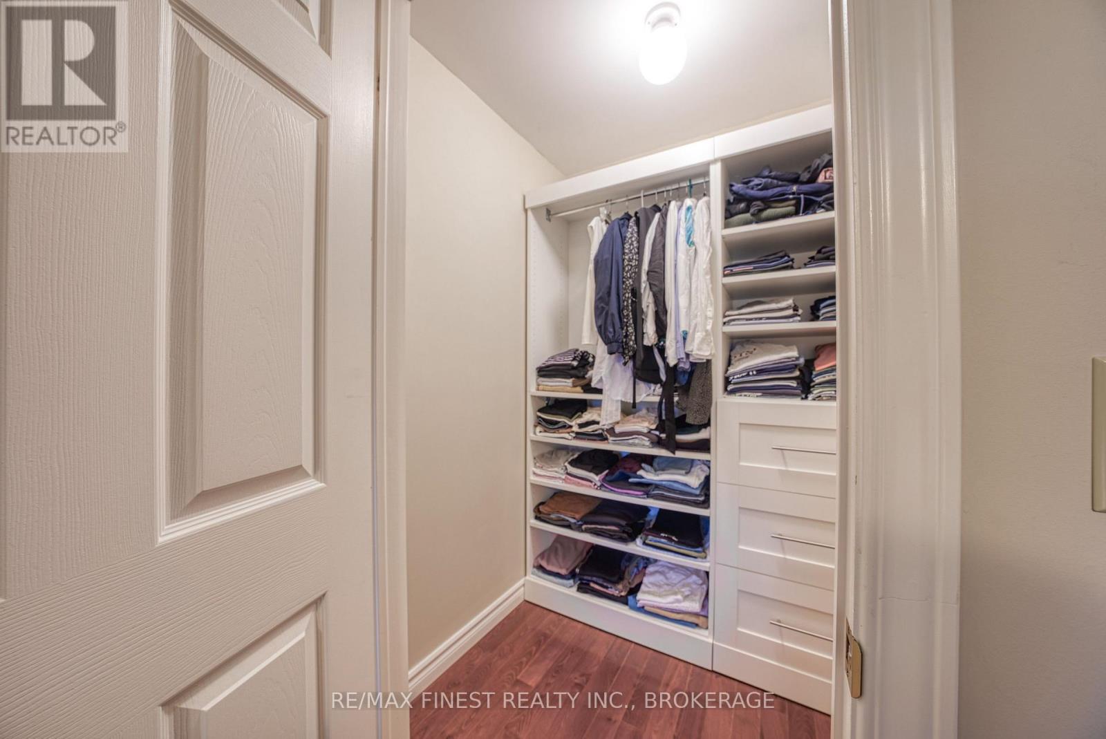719 WOODSIDE DRIVE - 30