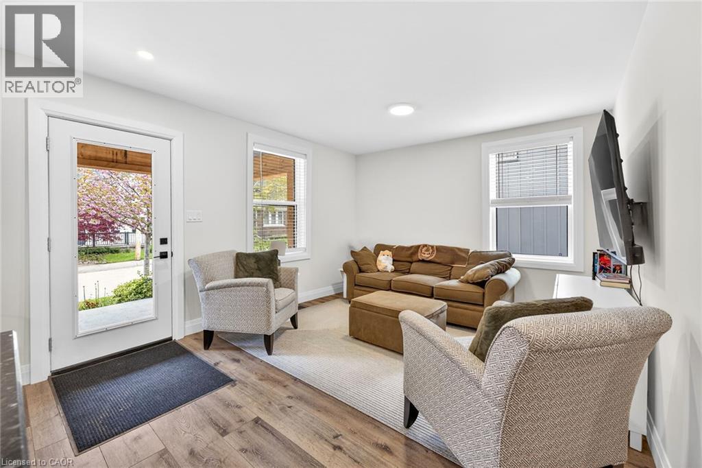 255 MACNAB Street - Image 18