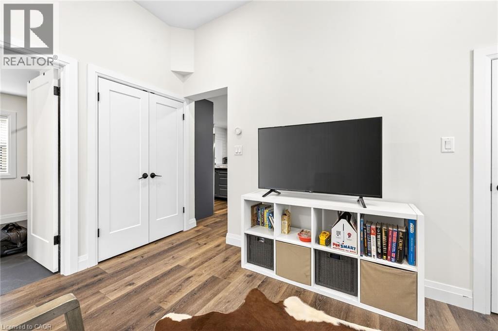 255 MACNAB Street - Image 23