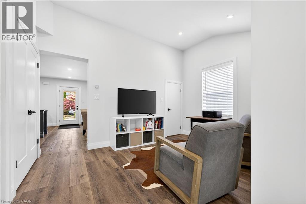 255 MACNAB Street - Image 24