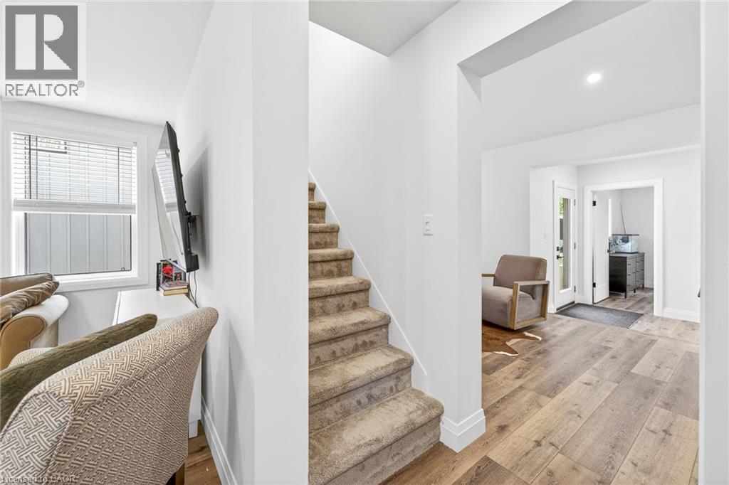 255 MACNAB Street - Image 32