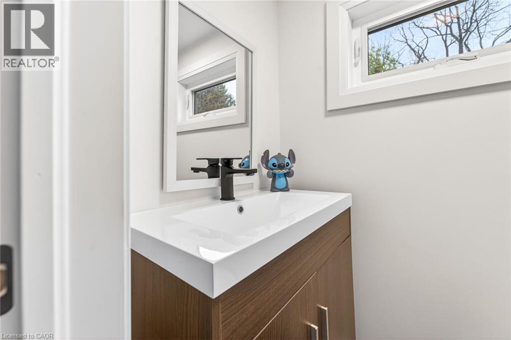 255 MACNAB Street - Image 35