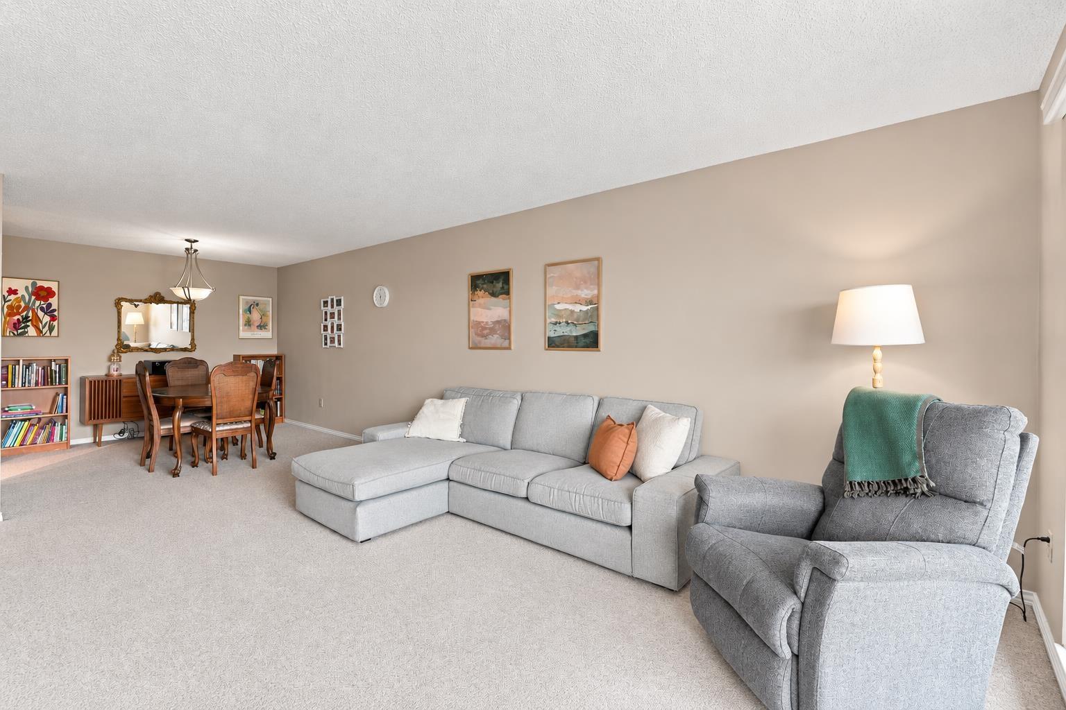 203 1840 E SOUTHMERE CRESCENT, Surrey — photo 2