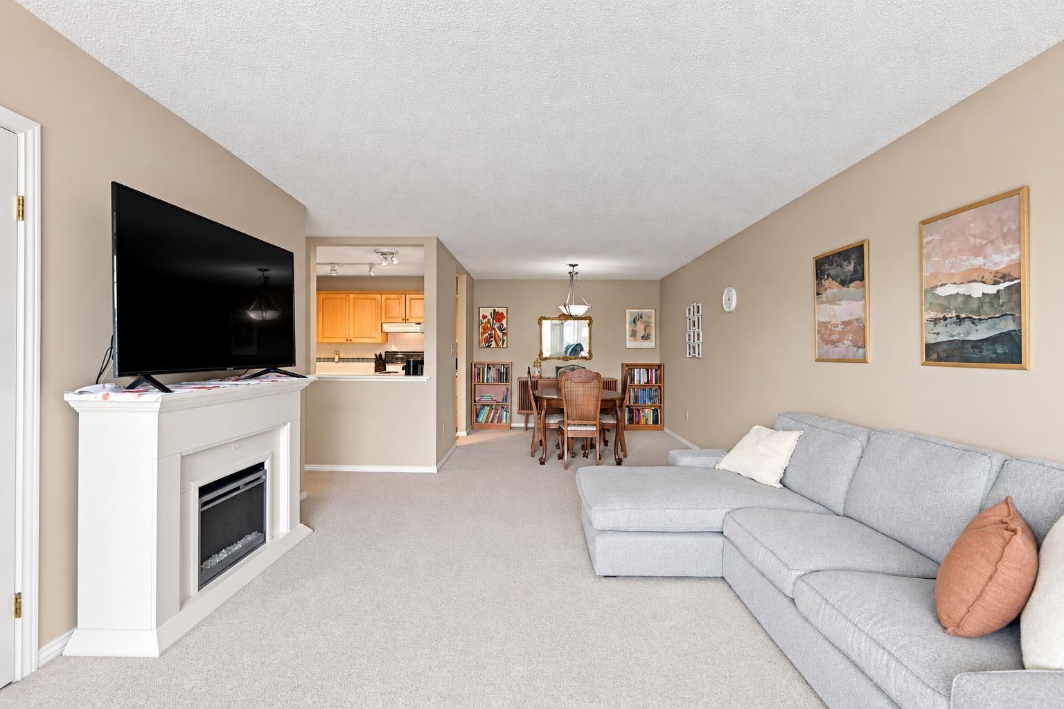 203 1840 E SOUTHMERE CRESCENT, Surrey — photo 3