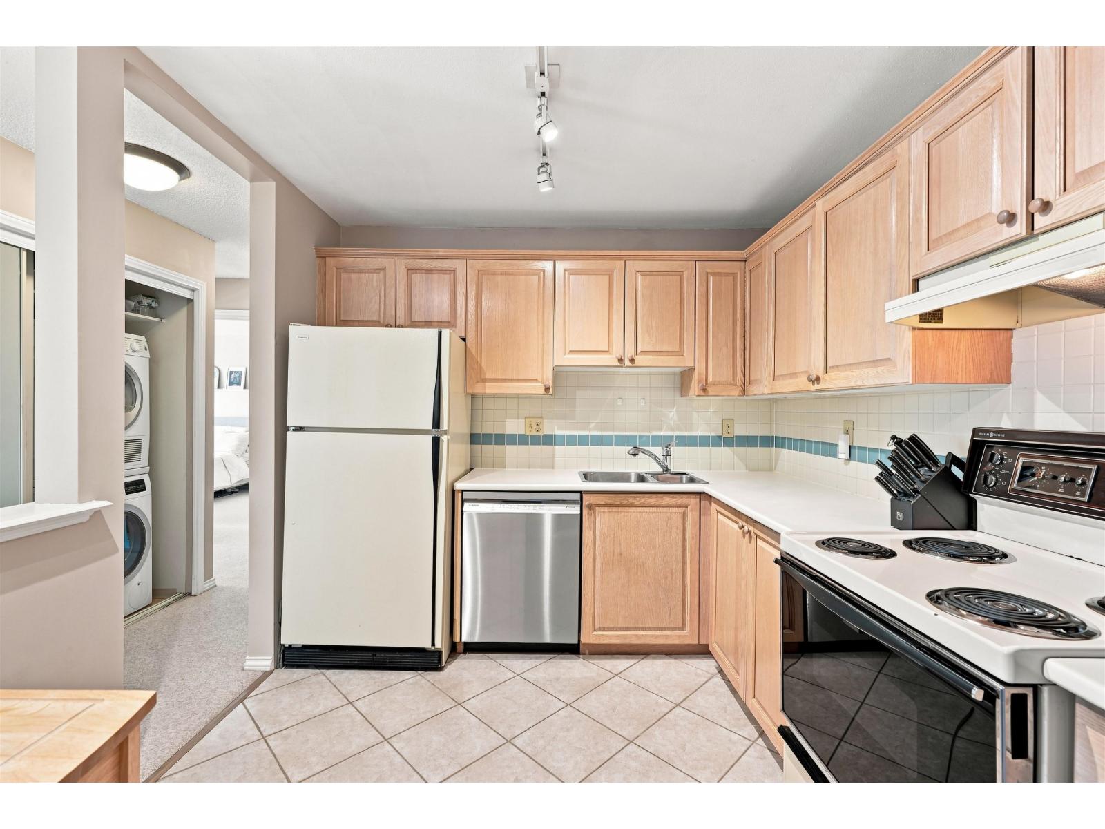 203 1840 E SOUTHMERE CRESCENT, Surrey — photo 6