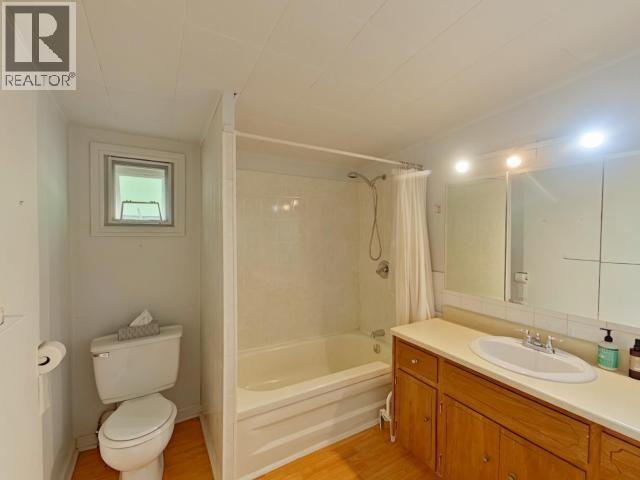 3010 OAK STREET - Image 12