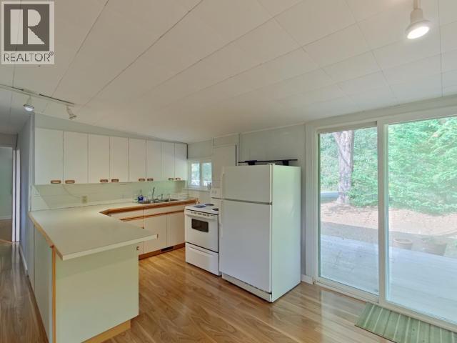 3010 OAK STREET - 9