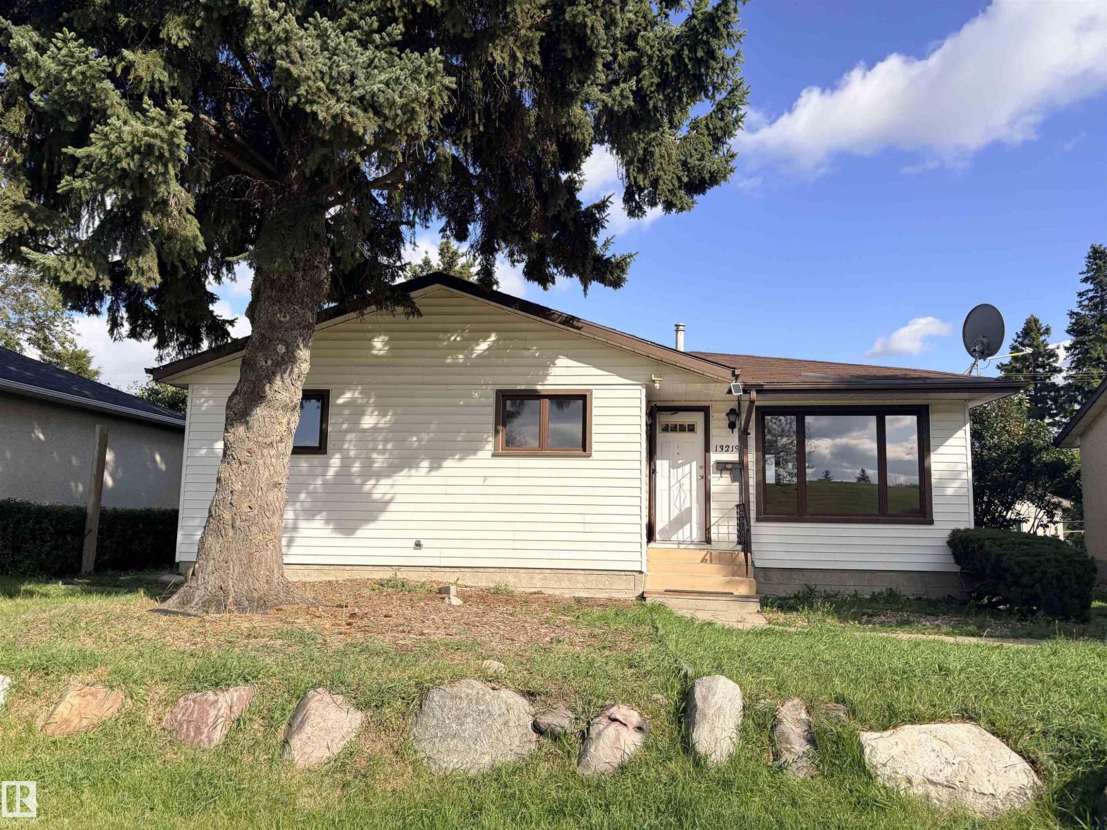 13219 107 ST NW - 64