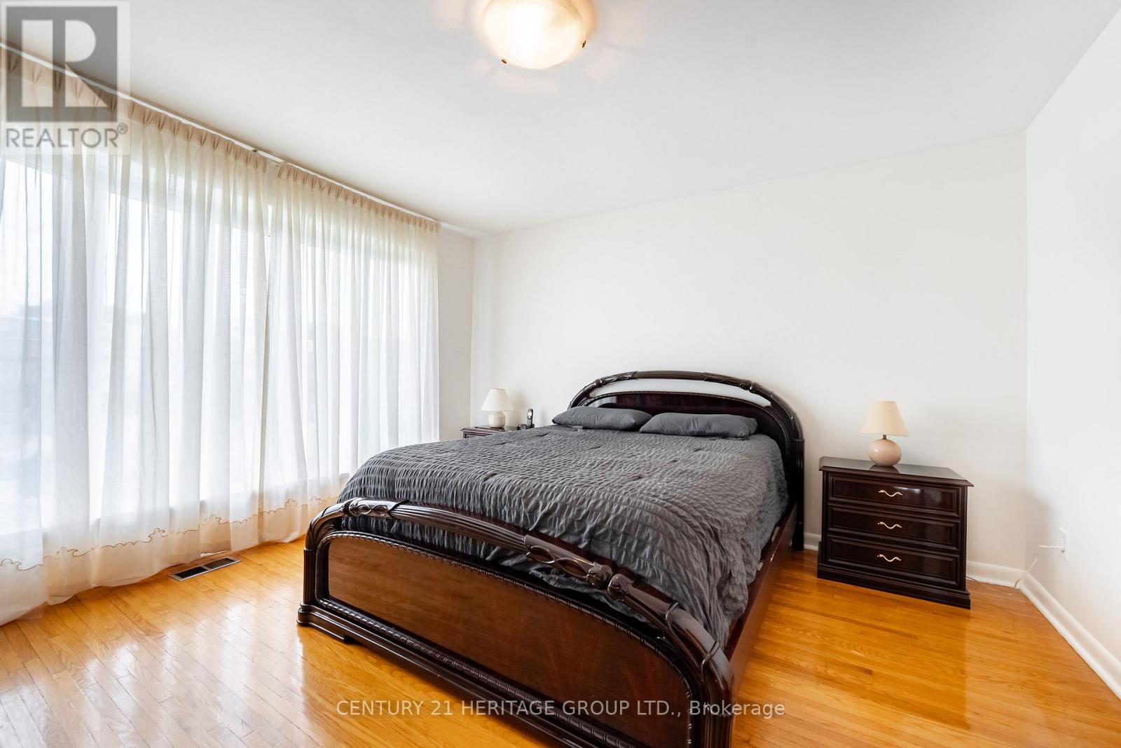 19 LANTOS COURT - 27