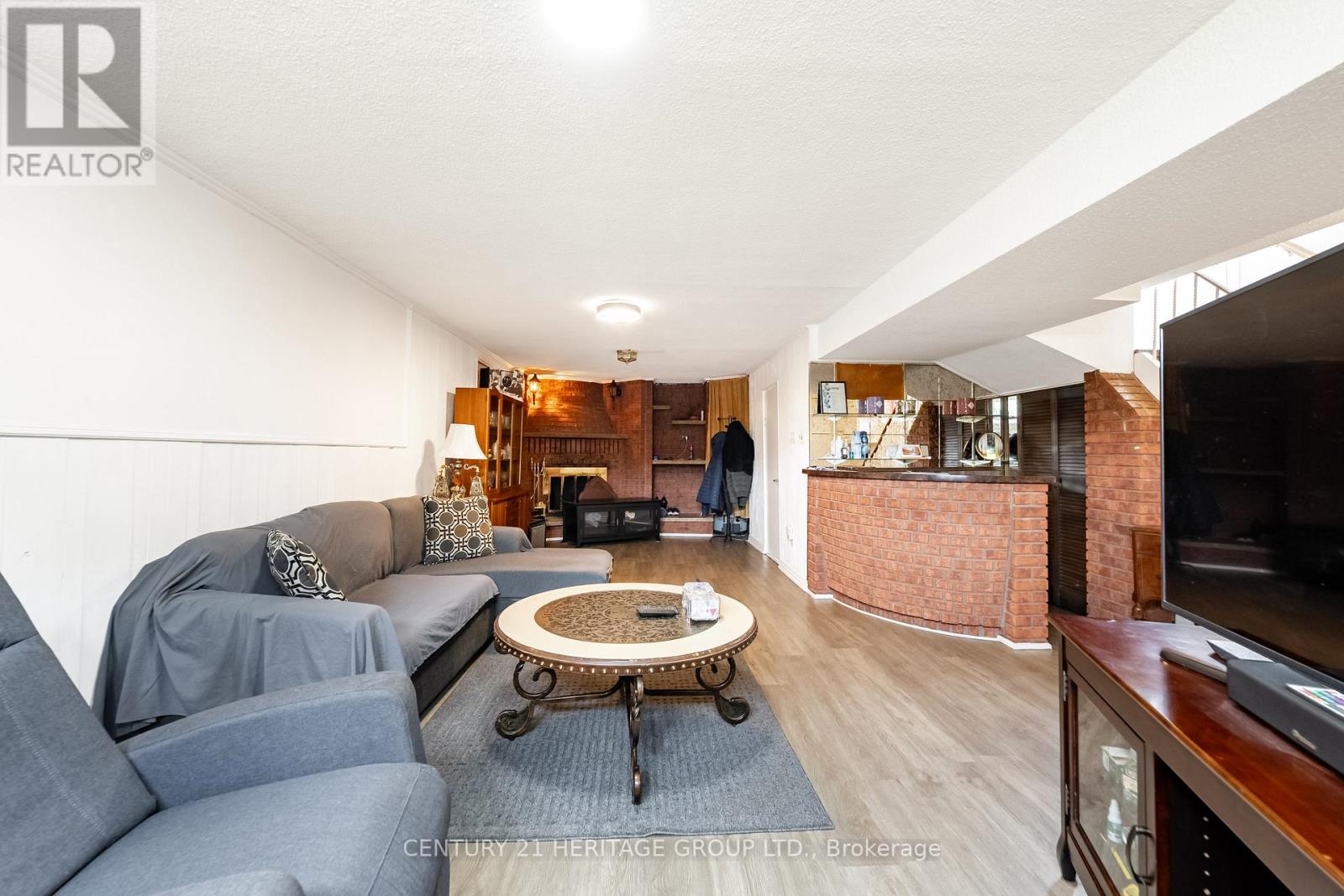 19 LANTOS COURT - 36