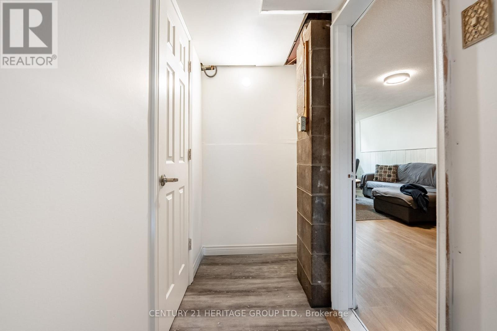 19 LANTOS COURT - 44