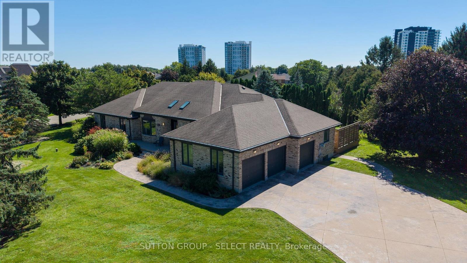 768 FRANKLINWAY CRESCENT - 1