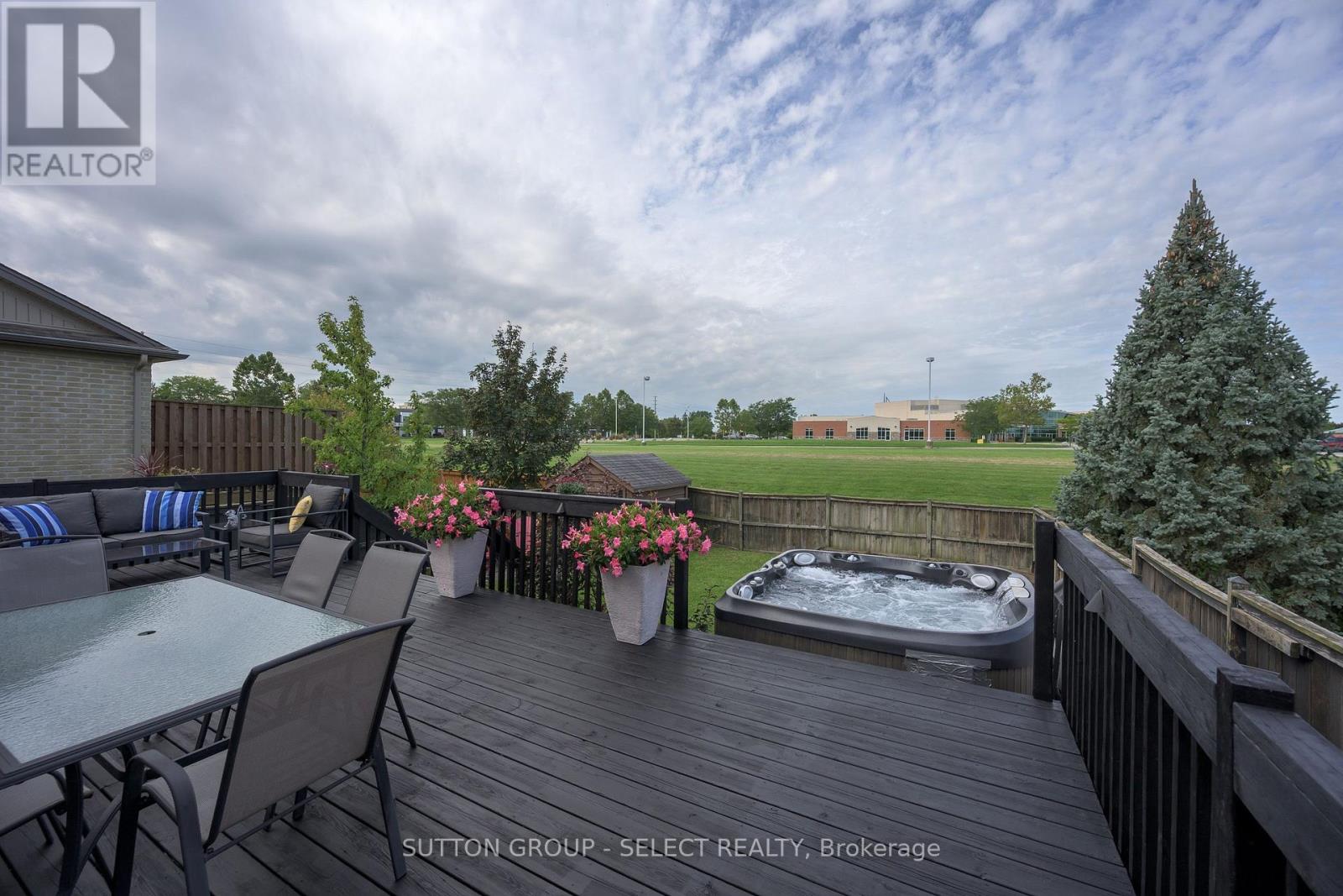 1706 BAYSWATER CRESCENT, London North (North E) — photo 2