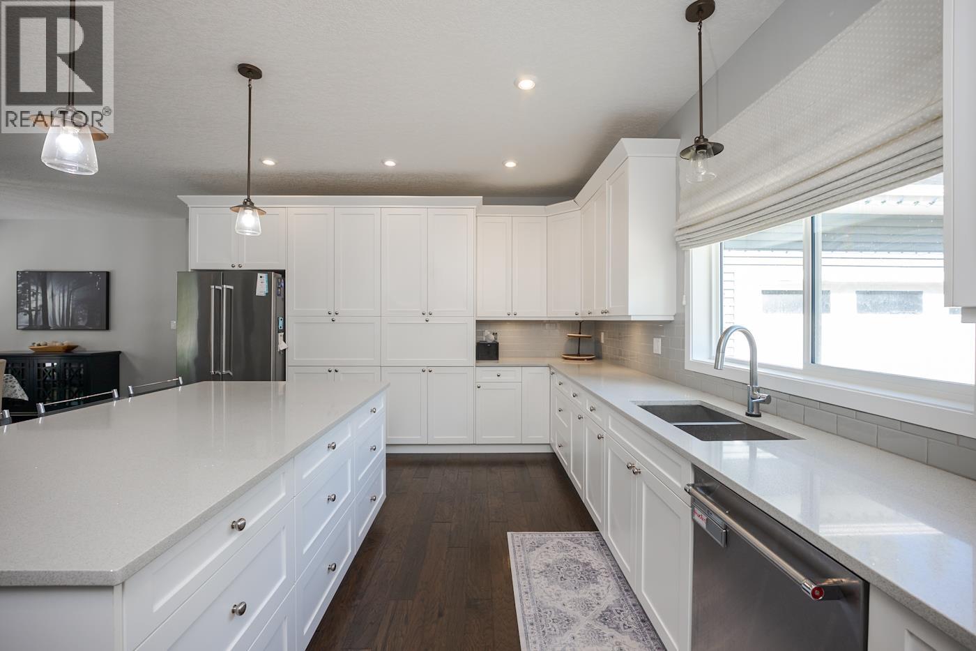 8615 ROBSON ROAD - 10