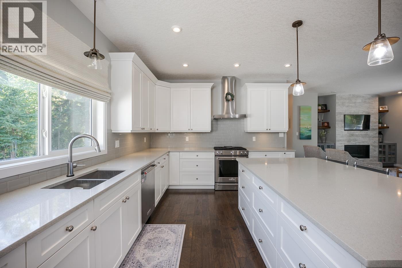 8615 ROBSON ROAD - 11