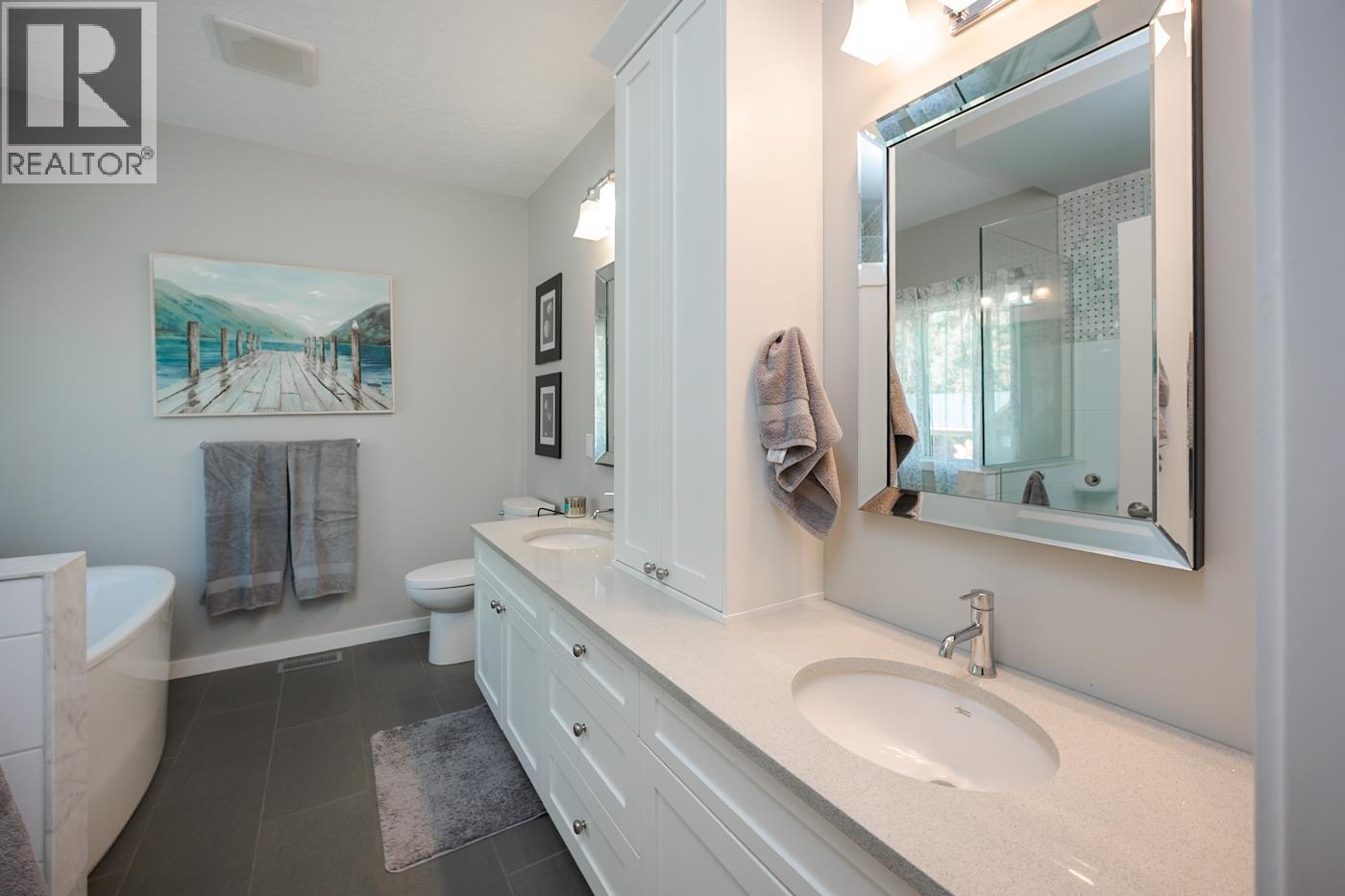 8615 ROBSON ROAD - 15