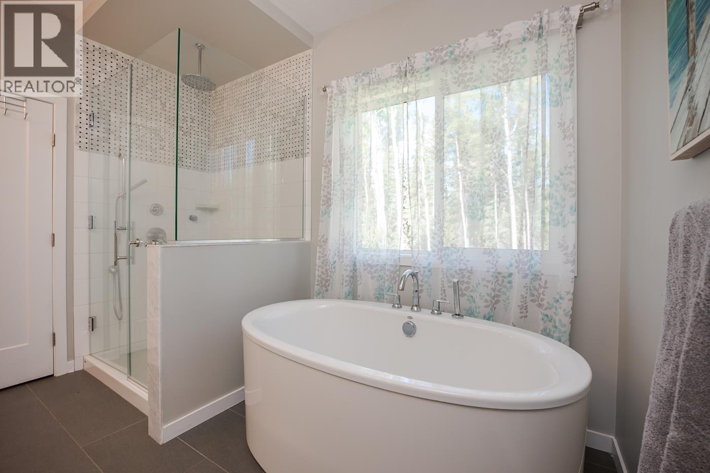 8615 ROBSON ROAD - 16