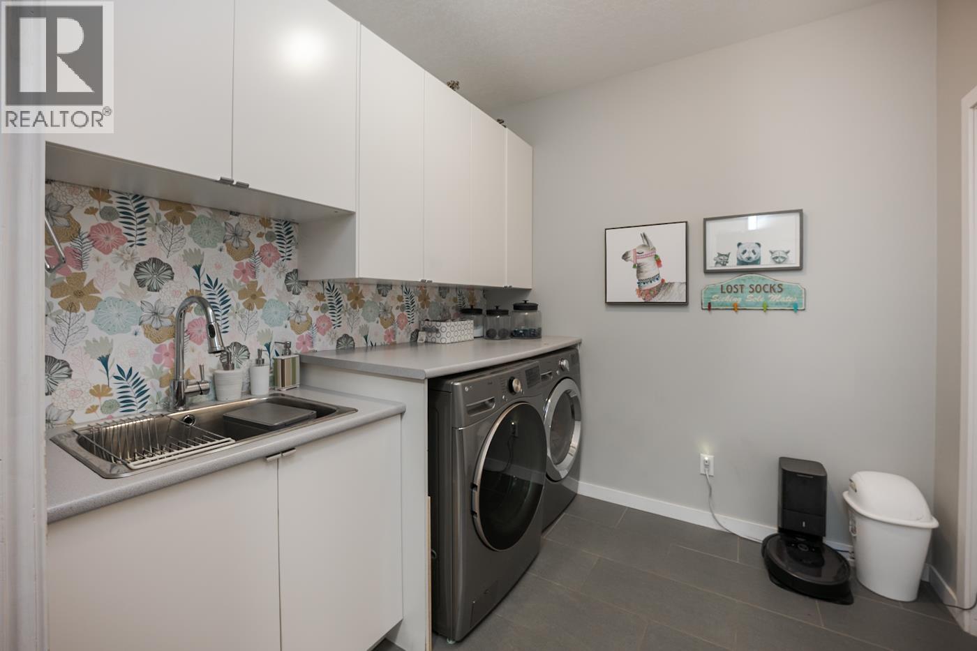 8615 ROBSON ROAD - 17