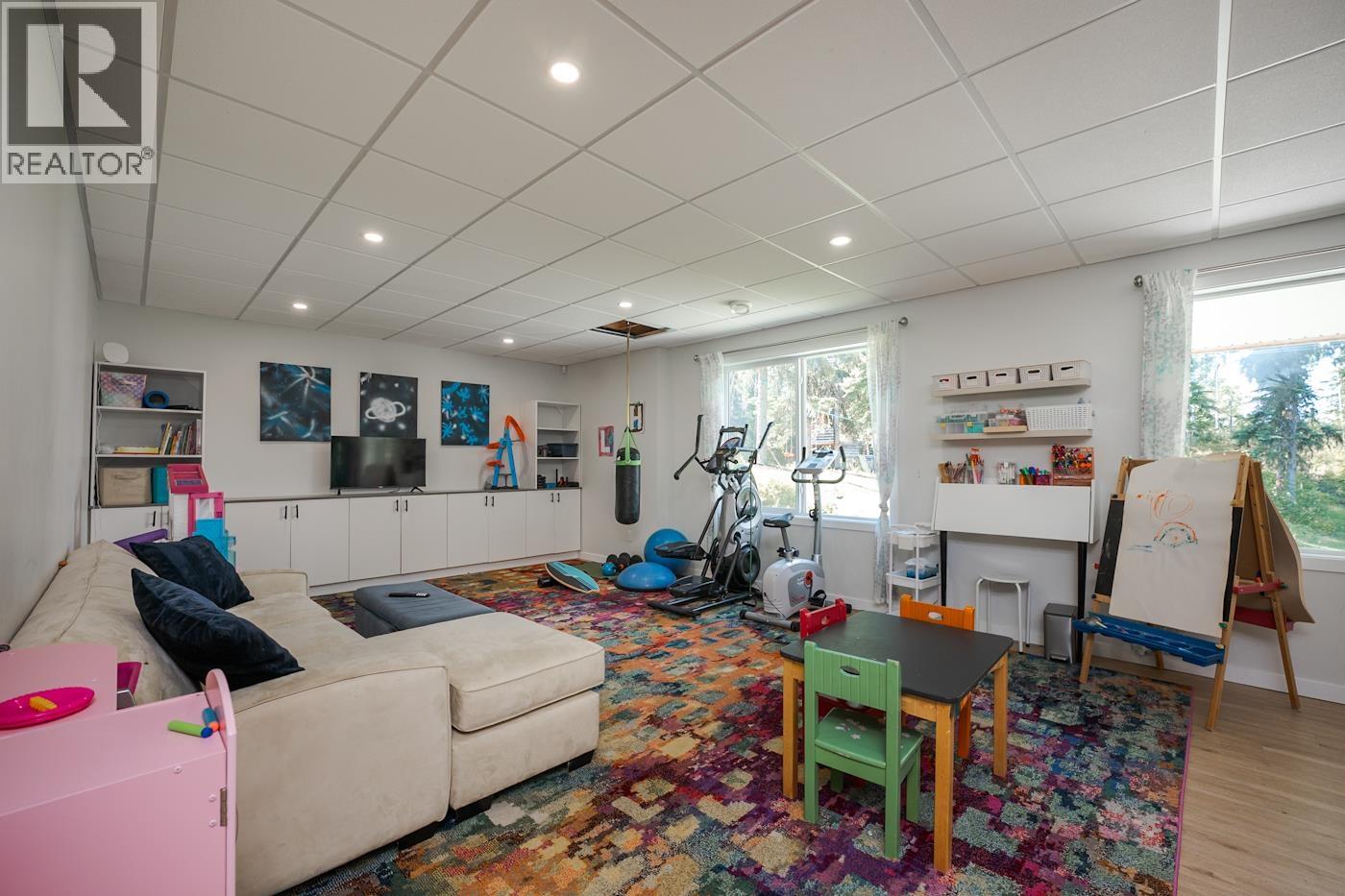 8615 ROBSON ROAD - 22
