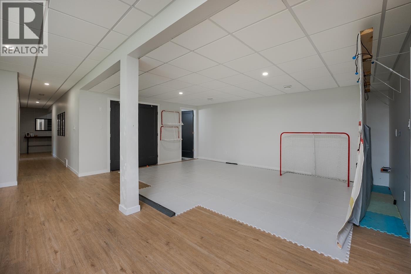 8615 ROBSON ROAD - 27