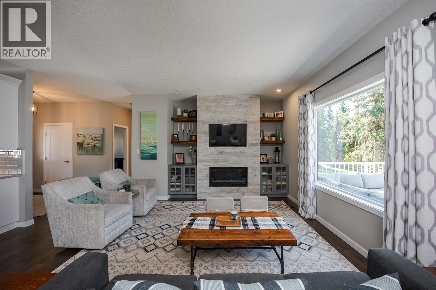 8615 ROBSON ROAD - 7