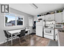 1725/1727 Ashdale Pl, Saanich, BC V8N1P1 Photo 36
