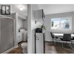1725/1727 Ashdale Pl, Saanich, BC V8N1P1 Photo 38