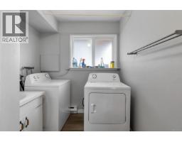 1725/1727 Ashdale Pl, Saanich, BC V8N1P1 Photo 39
