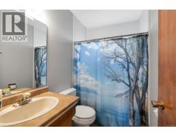 1725/1727 Ashdale Pl, Saanich, BC V8N1P1 Photo 48