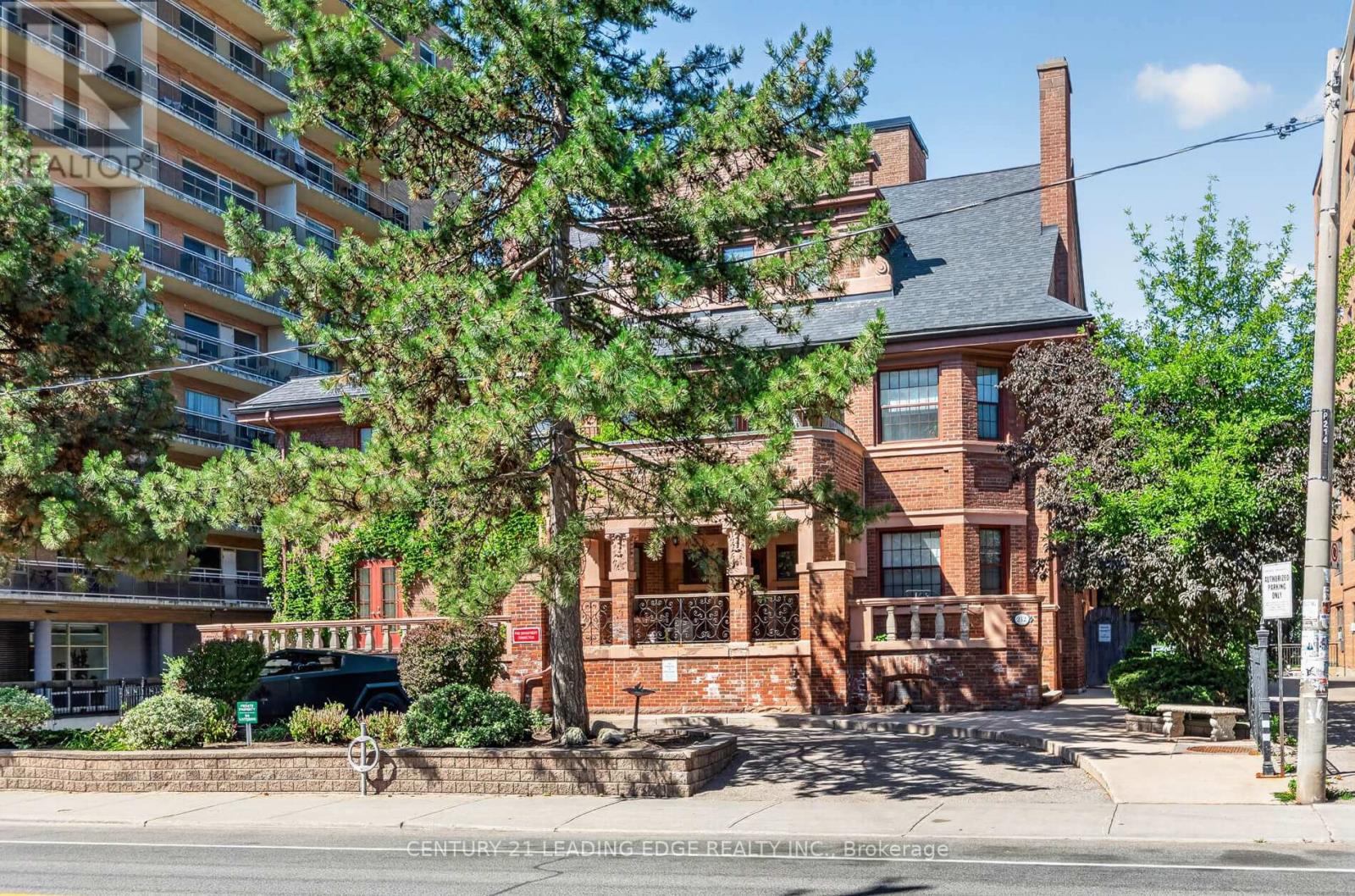 Photo of 212 St George Street