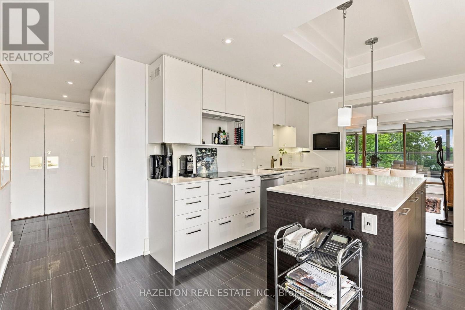 #605 4 LOWTHER AVENUE - Image 20