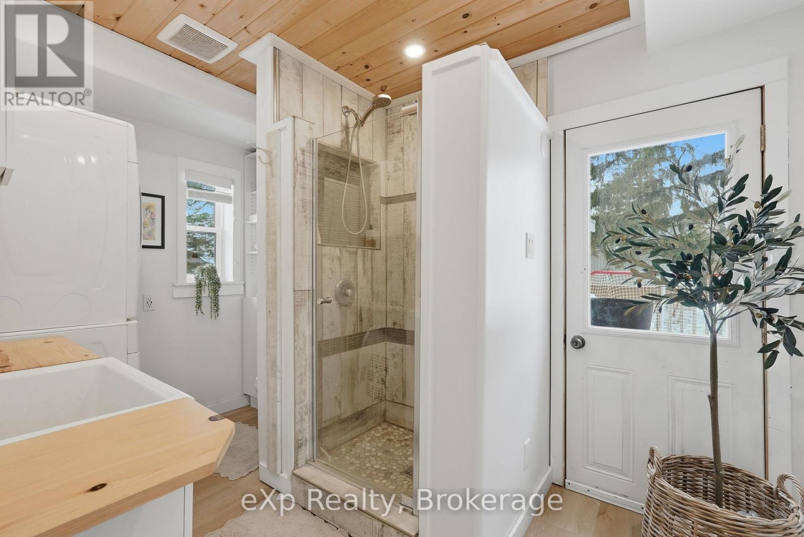 255 WATERLOO STREET - 11