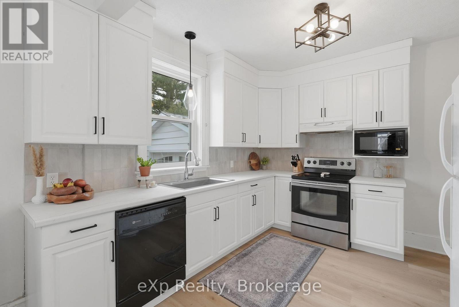 255 WATERLOO STREET - 16