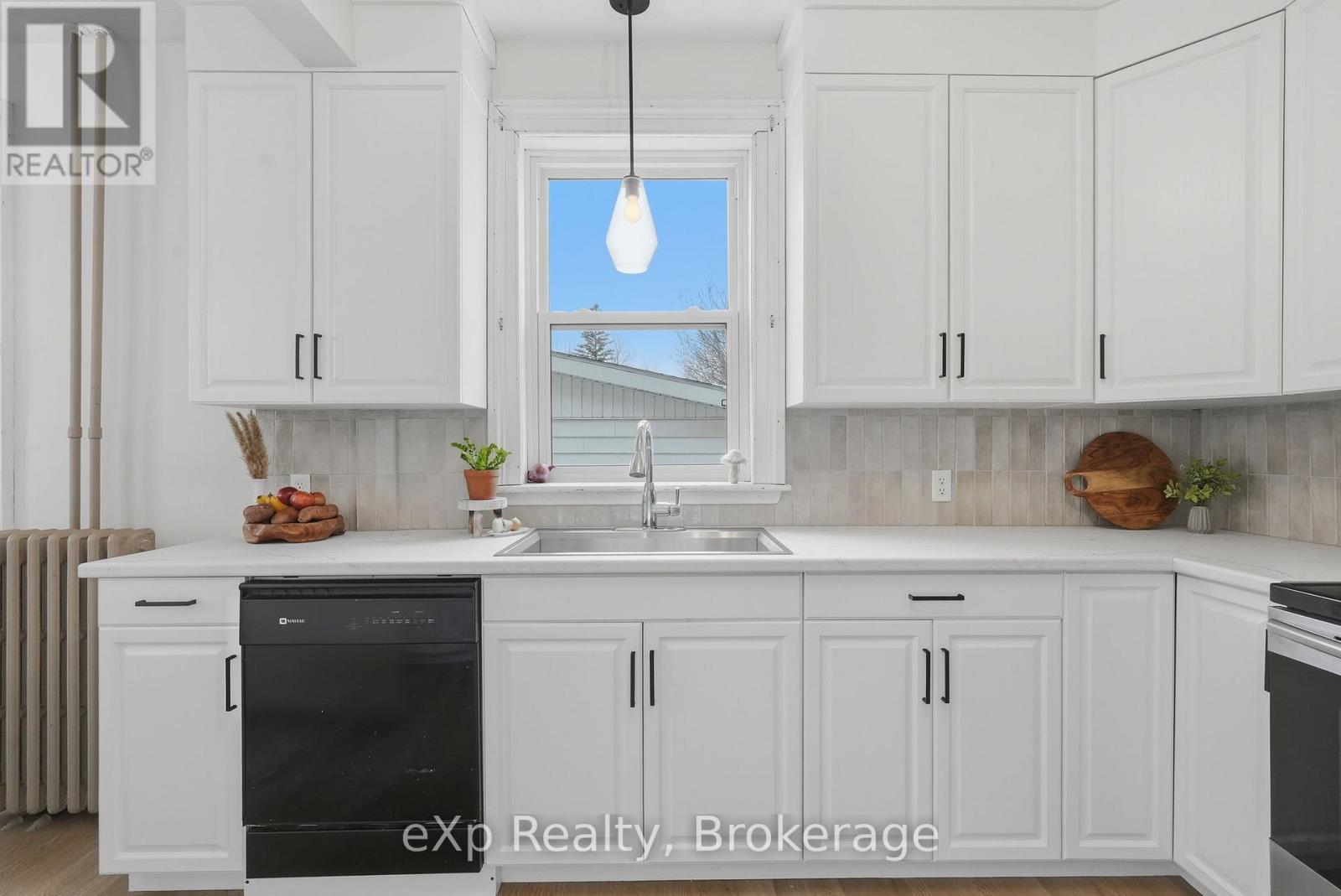 255 WATERLOO STREET - 18