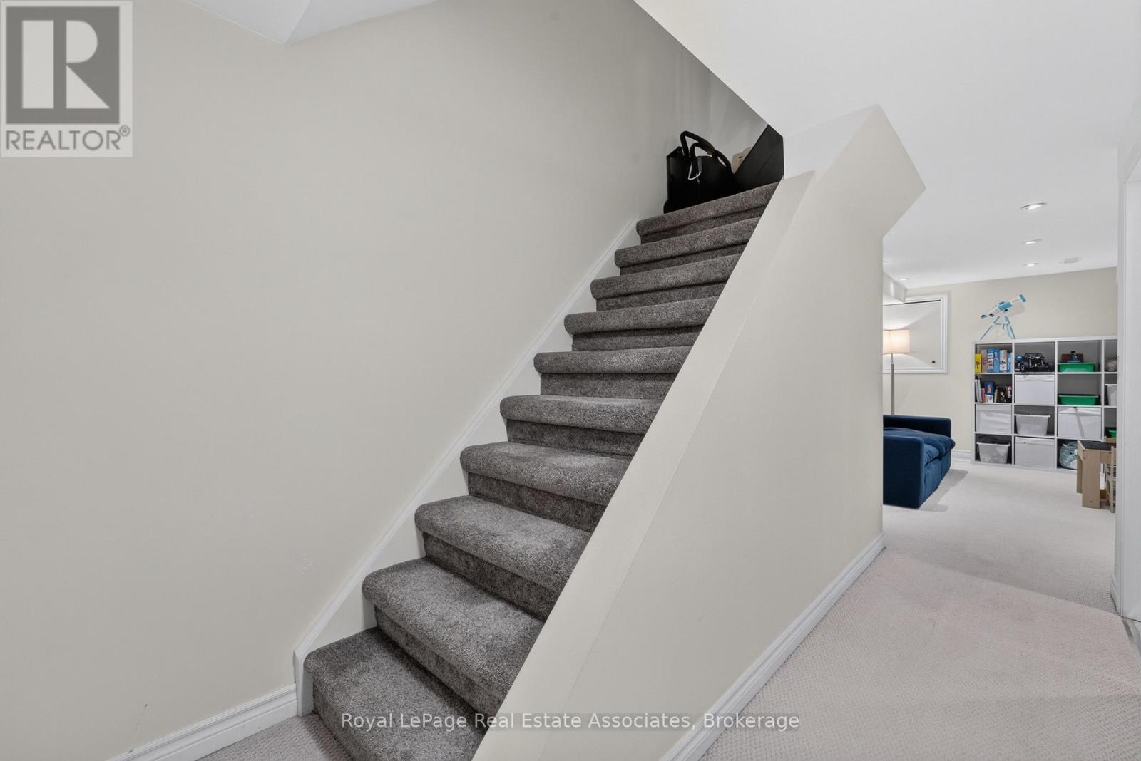 #8 59 MAPLE AVENUE - Image 34