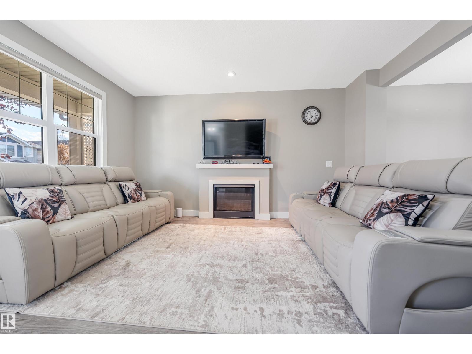 818 35A AVE NW - 11