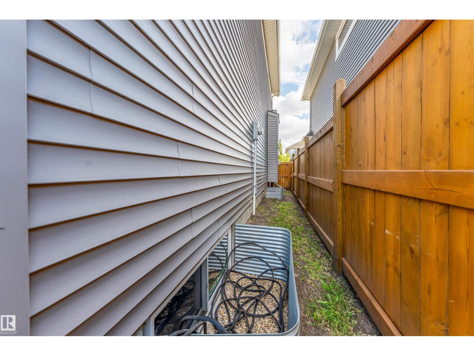 818 35A AVE NW - 45
