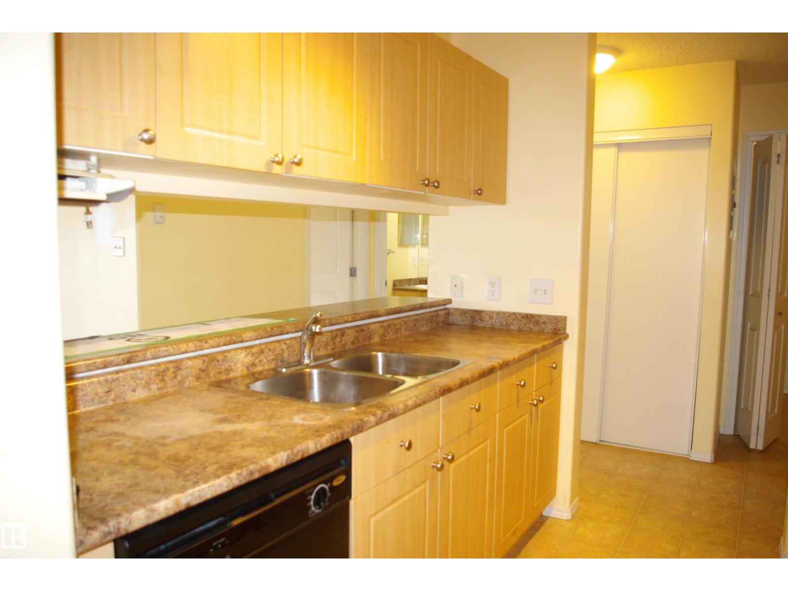 #305 70 WOODSMERE - 14