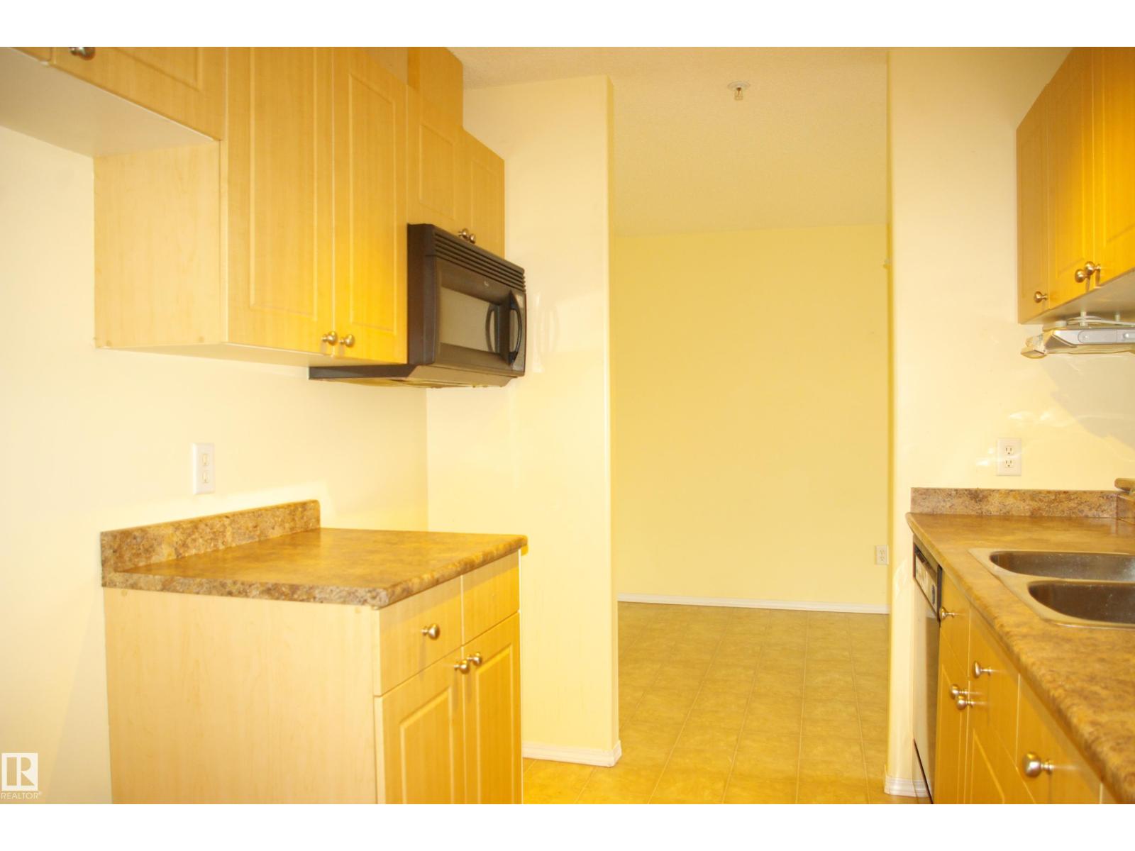#305 70 WOODSMERE - Image 15