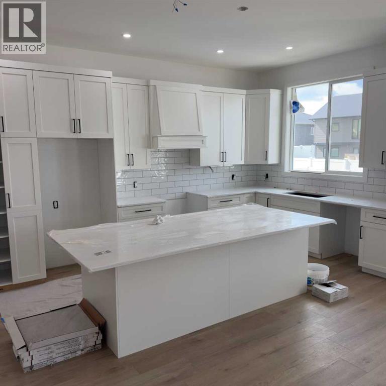 918 Memorial Drive SE, Redcliff — photo 5