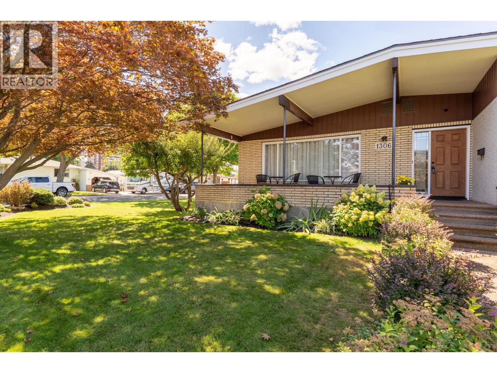 1306 Lombardy Square - 28