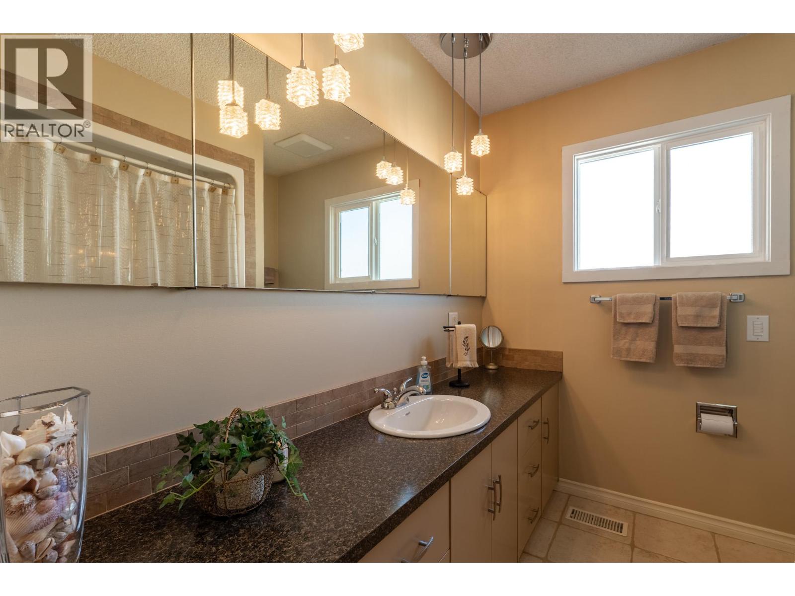 1306 Lombardy Square - 11