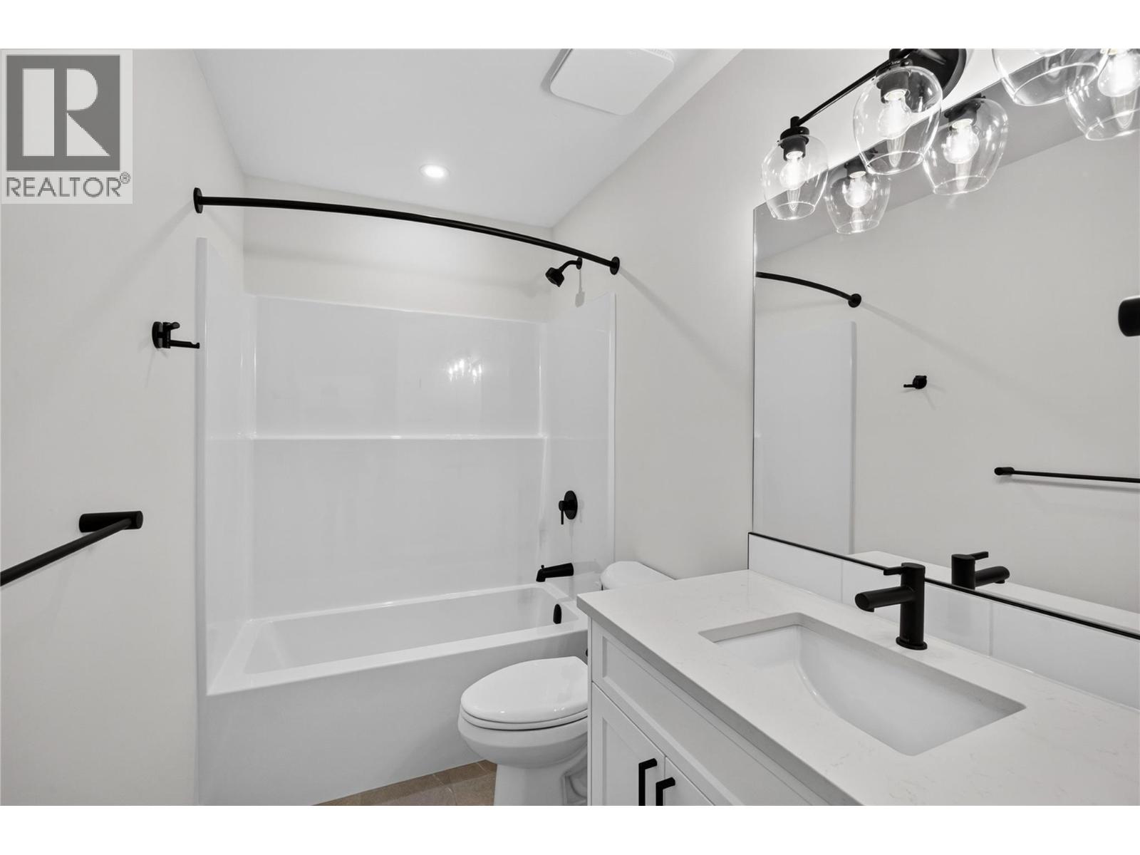 #102 424 Bennett Avenue - 12