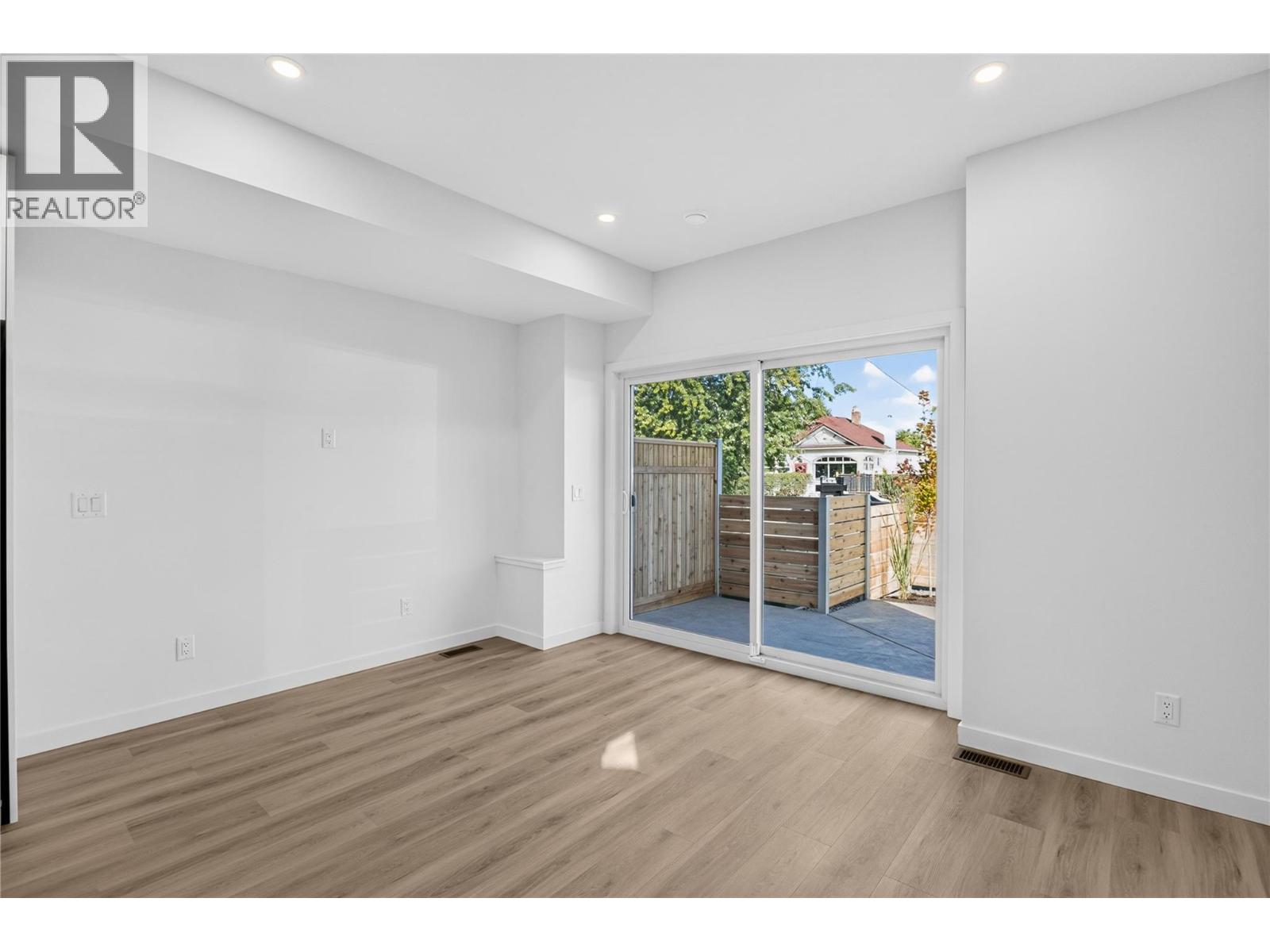 #102 424 Bennett Avenue - 8