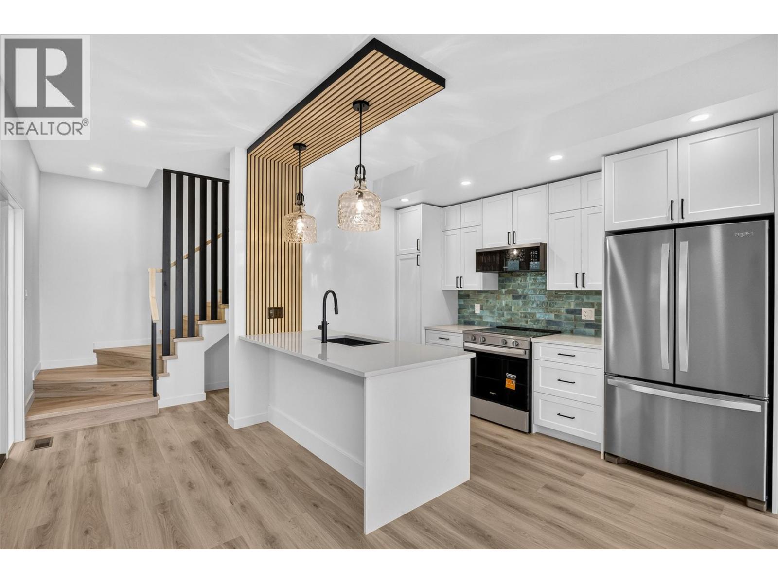 #102 424 Bennett Avenue - 2