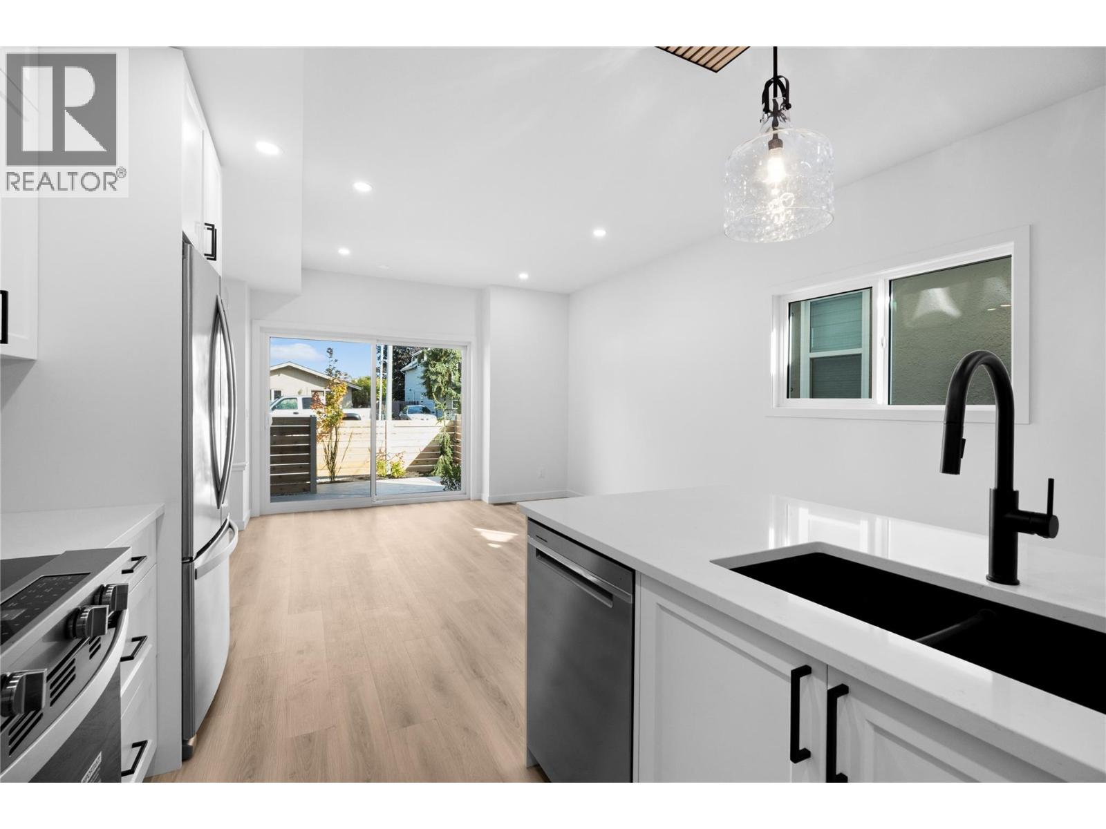 #102 424 Bennett Avenue - Image 3