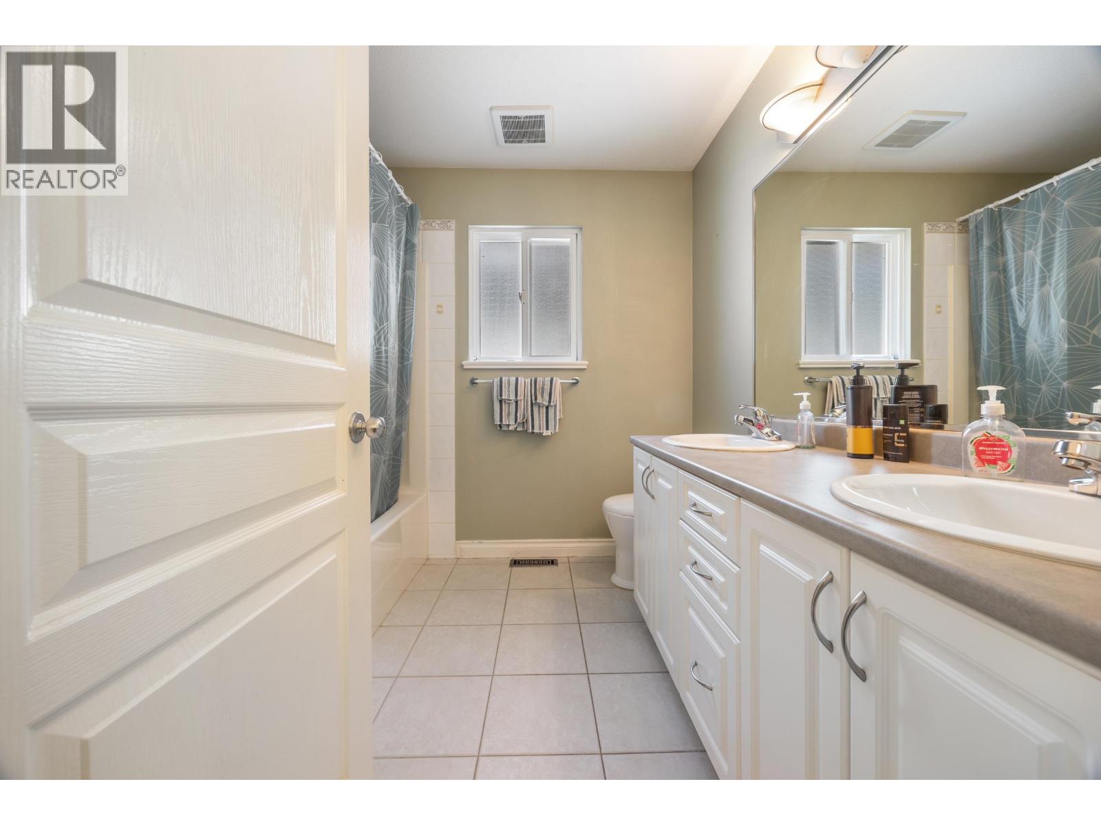 115 EAGLE PASS, Port Moody