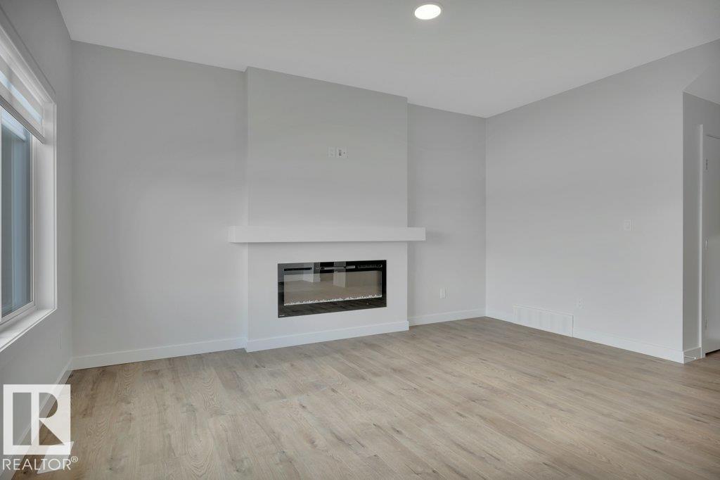 18643 19 AV NW - 13