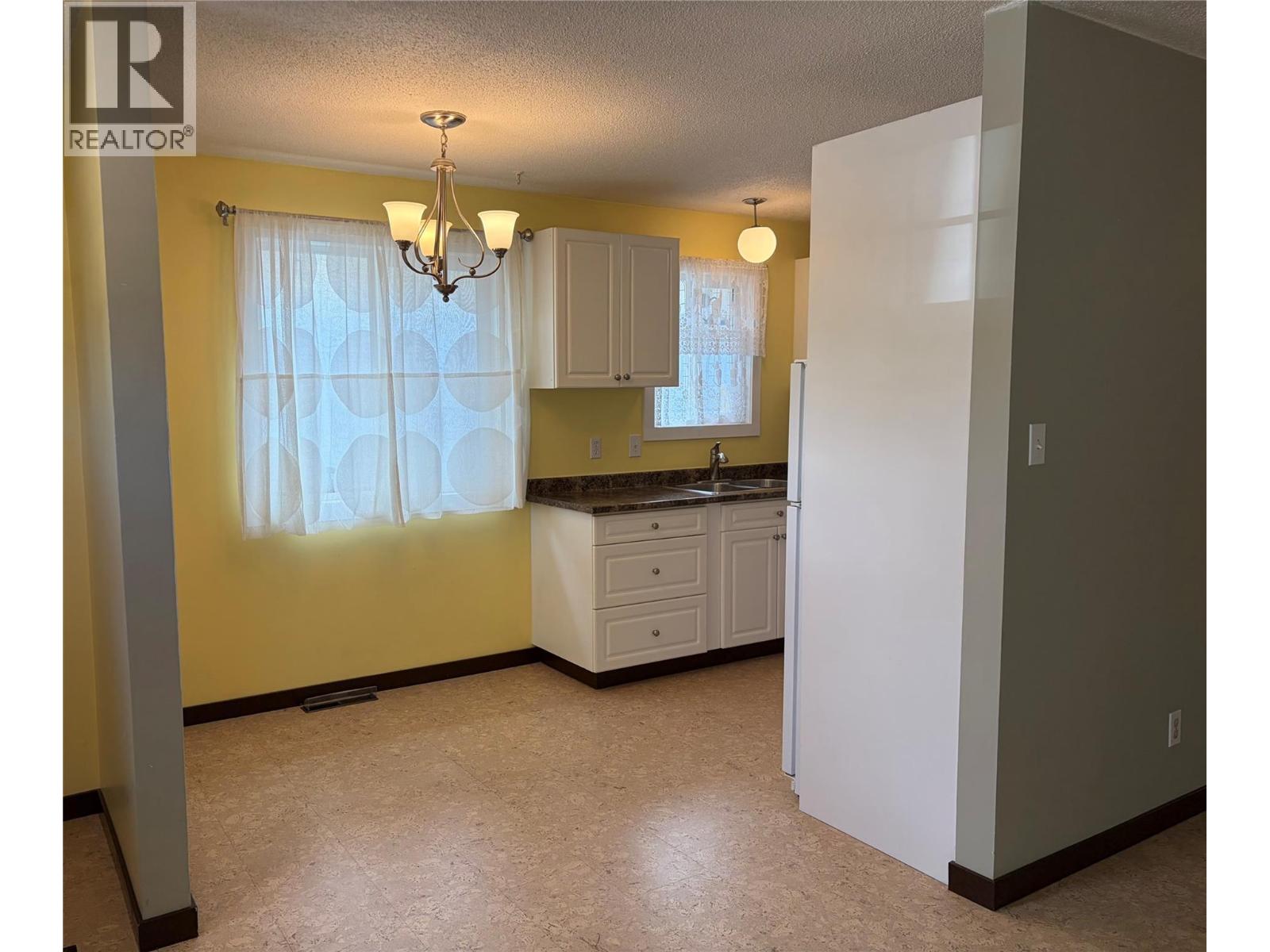 750 Revelstoke Avenue - 7
